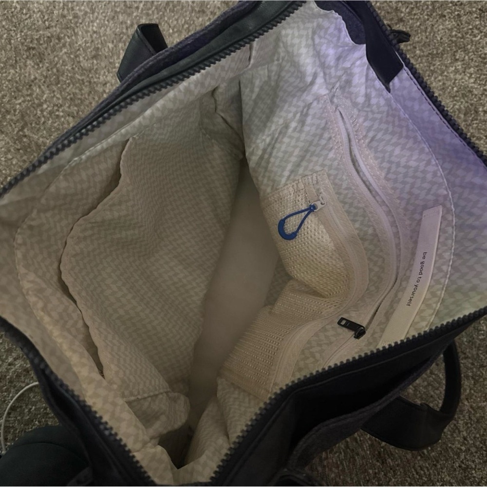 Lululemon Follow Your Bliss Tote Black Gray Gym Yoga Travel Laptop Carryall Bag - Picture 10 of 12